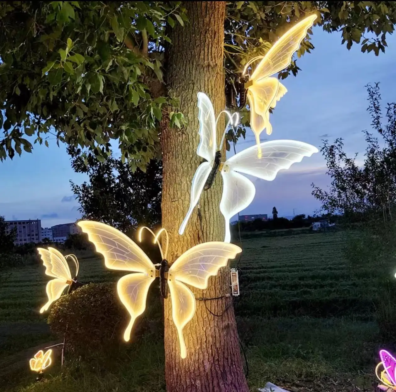 Outdoor 40CM 3D Simulated Dynamic Insect Butterfly LED Lights Colorful Garden Decoration for Christmas & Halloween Weddings