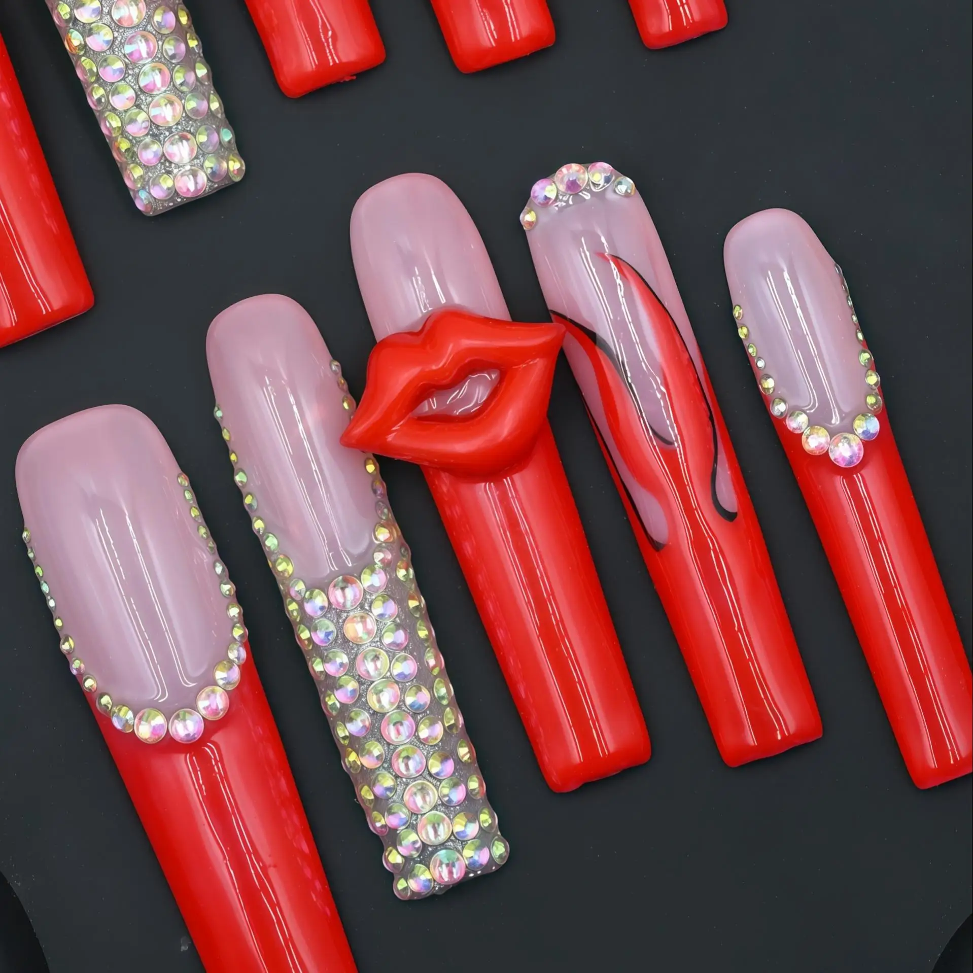 10 szt. Ręcznie robione, długie, kwadratowe paznokcie doczepiane, wyrazisty, efektowny styl z czerwonymi ustami 3D i błyszczącymi, irysującymi cyrkoniami, idealne na imprezę.