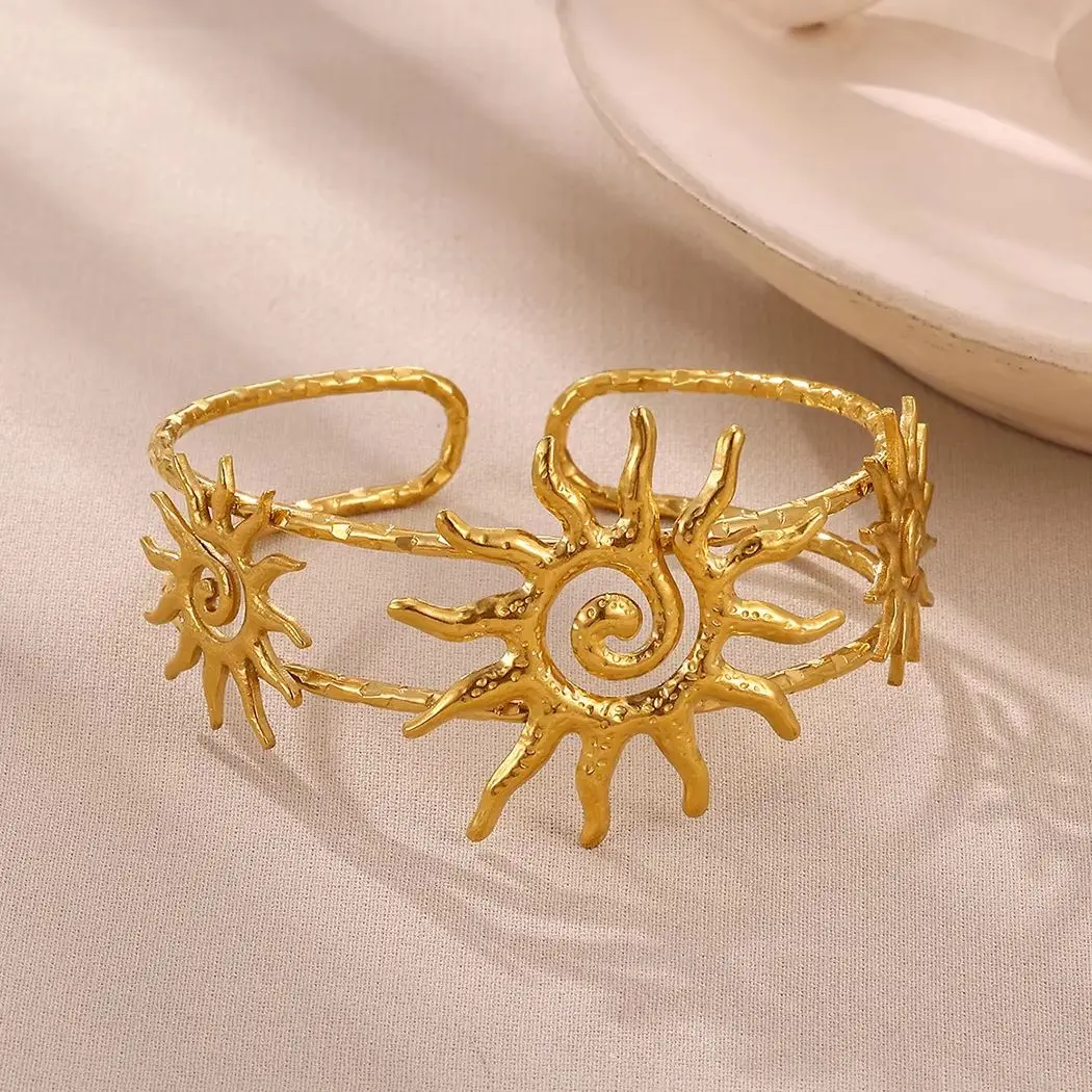 Elegantes Spiral-Hohl-Sonnen-Armband für Damen, goldfarben, aus Edelstahl, doppellagig ‌   Wasserdichter Armreif Modeschmuck