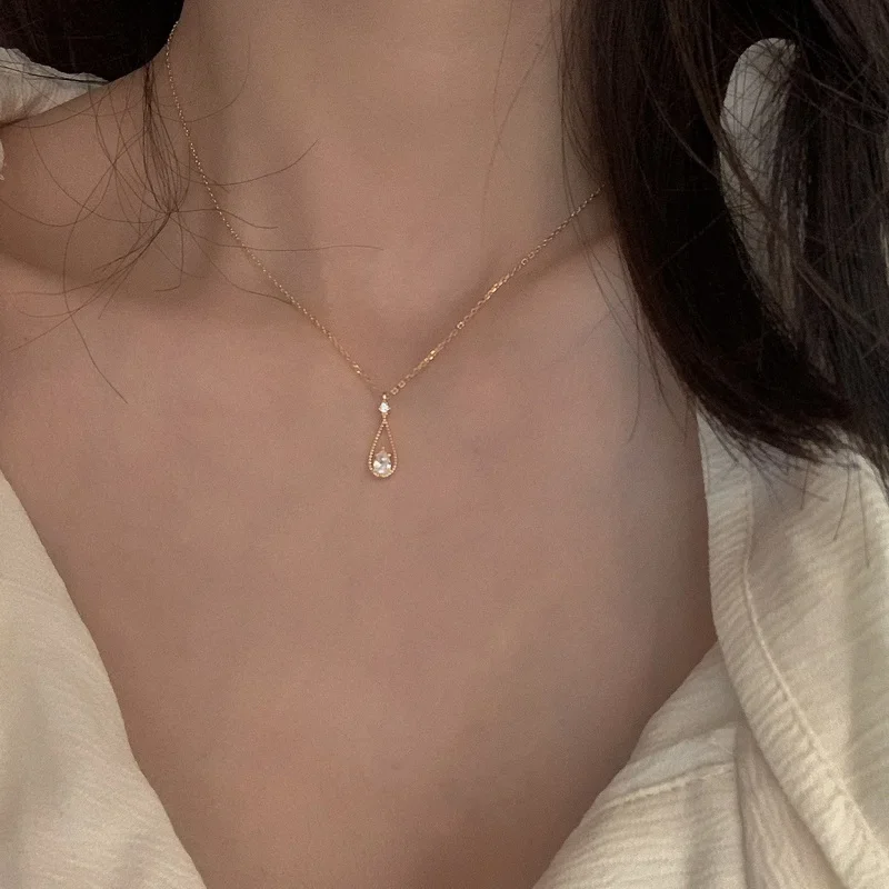 2024 New French Little Zircon Water Drop Pendant Temperament Necklace Fairy Female Student Clavicle Chain Fashion Ins Cold Wind