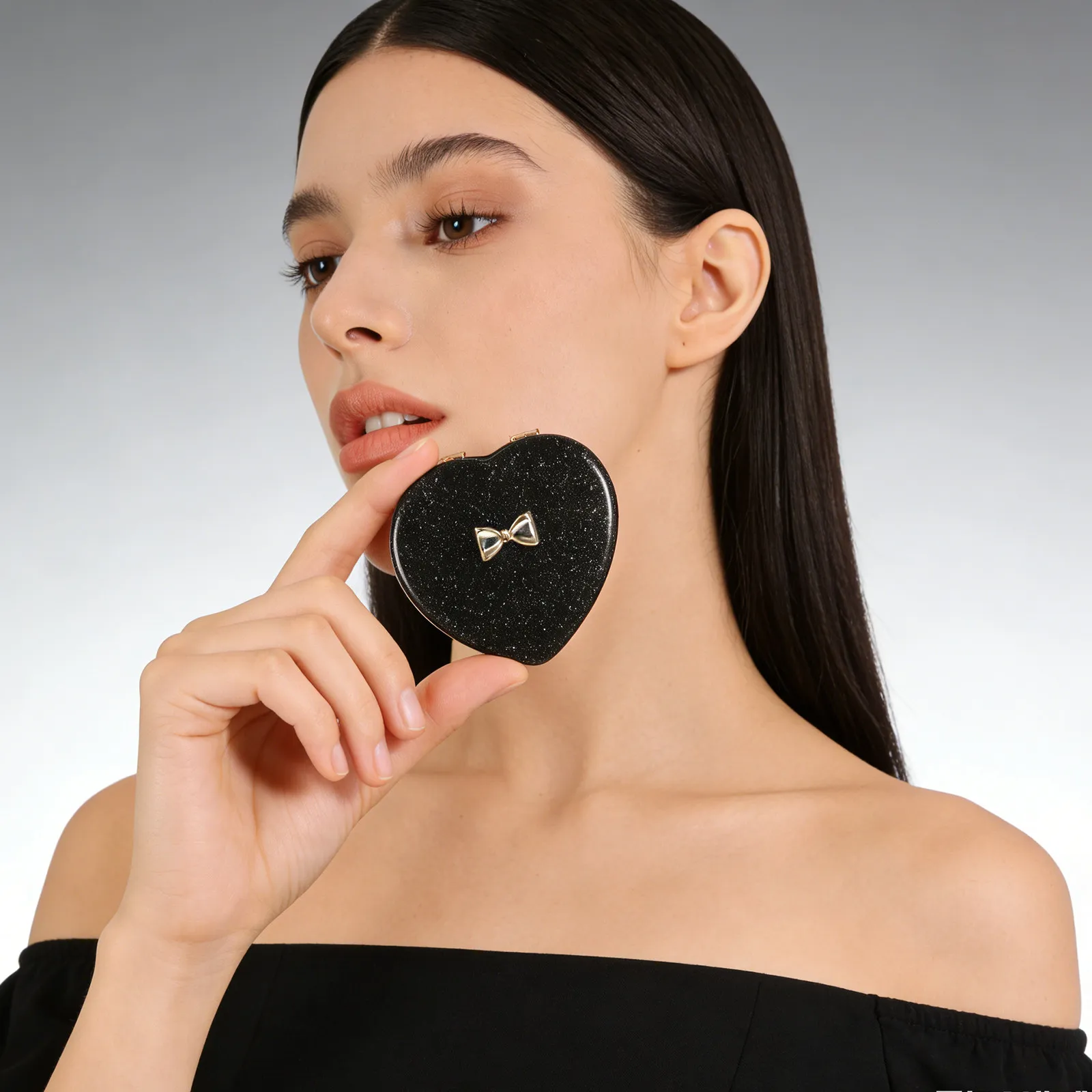 

Heart Shaped Compact Mirror Portable Small Makeup Mirror with LED Light for Women Gift Travel Essential Beauty Tool