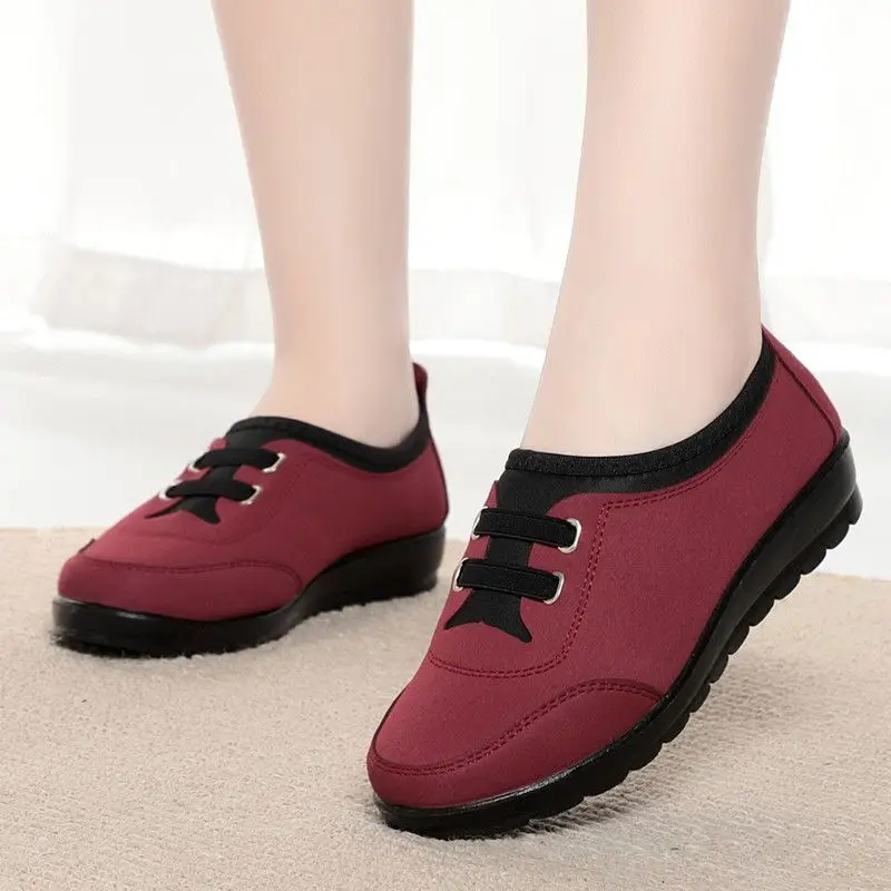 Damen-Schuhe aus Canvas mit weicher Sohle, zum Hineinschlüpfen, rutschfest, flache Laufschuhe für ältere Damen, atmungsaktiv, bequem, lässige Slipper. – Detail 3