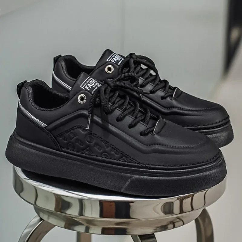 Spring New Men Breathable Daily Running Sneakers Casual Thick Sole Lace Up Board Shoes Outdoor Comfort Lightweight Walking Shoes
