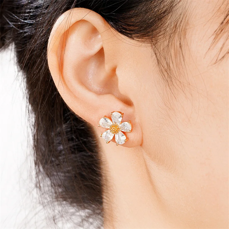 Huitan Vrouwen Oogverblindende Bloem Oorbellen Oor Stud Piercing Mode Meisje Dagelijkse Kleding Oorbellen Fancy Cadeau Moderne Trendy Vrouwelijke Sieraden