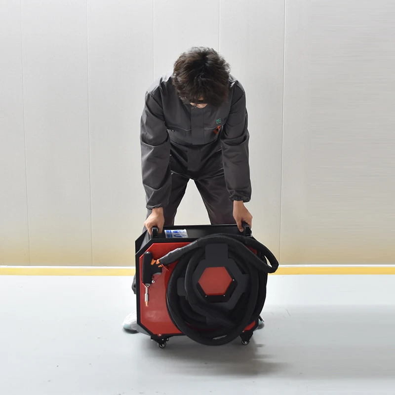 

Портативный ручной волоконный лазерный сварочный аппарат 4-в-1 с воздушным охлаждением для металла, прямые продажи с завода, гарантия 2 года