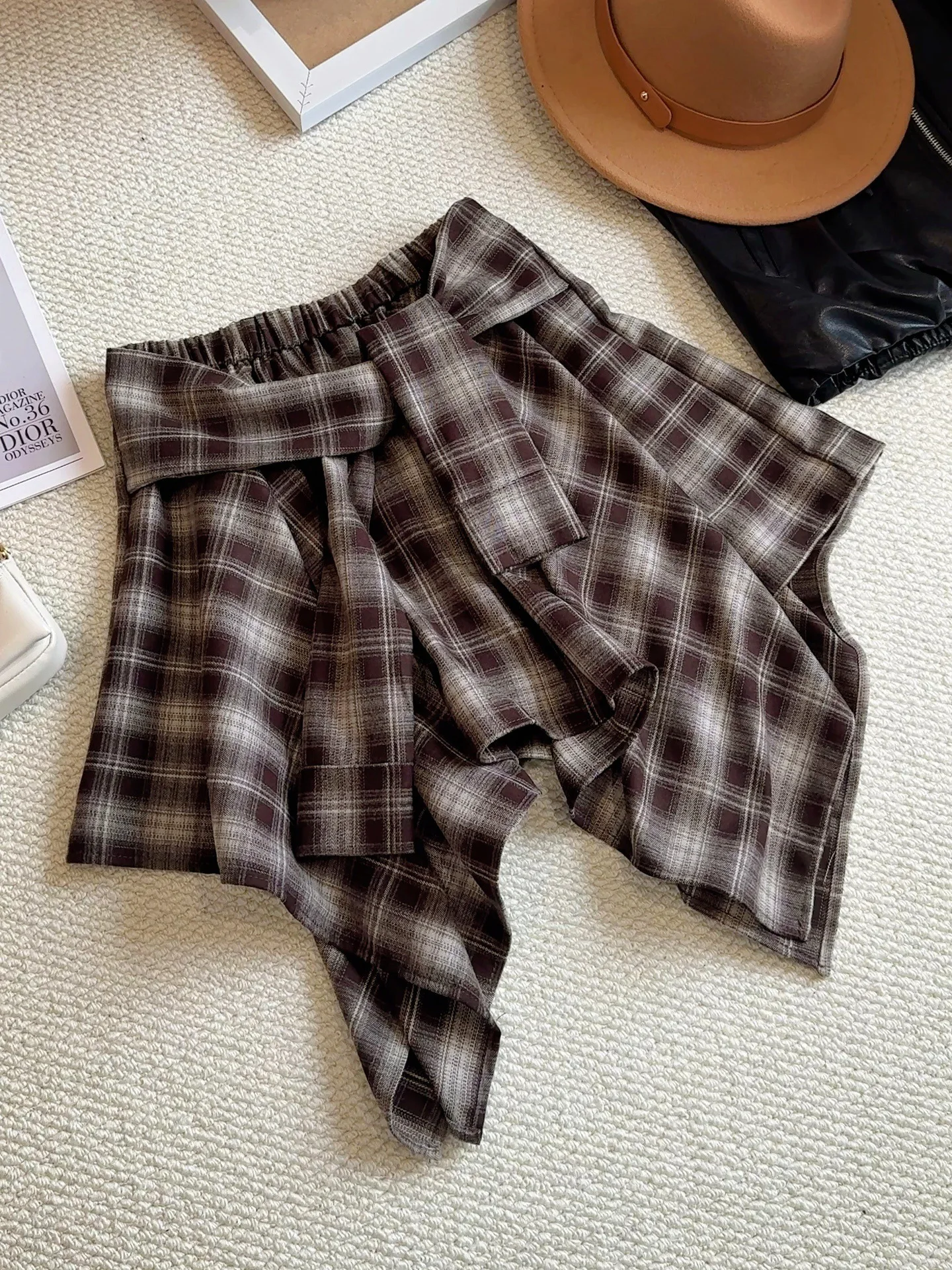 

Autumn New Checkered Irregular Half length Skirt for Women, Retro High Waist, Slim and Fashionable Versatile A-line Short Skirt