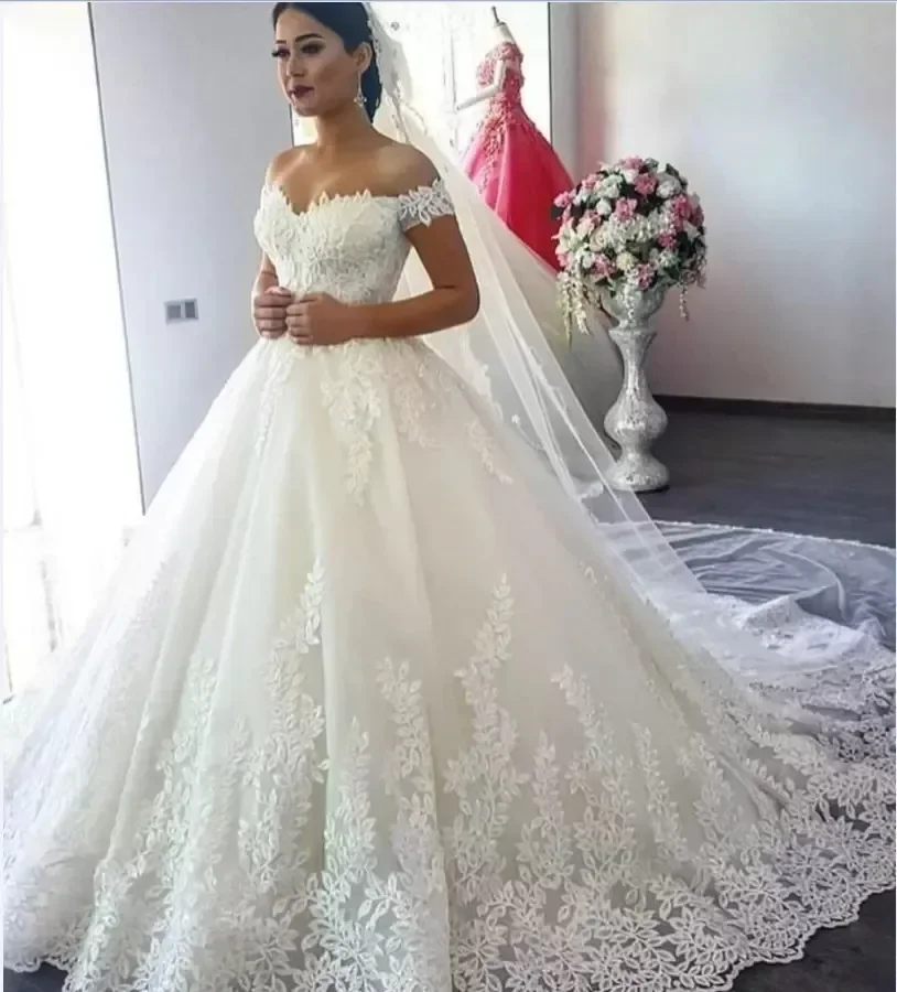 Abiti da sposa a trapezio eleganti con spalle scoperte Dubai personalizzati Abiti da sposa con scollo rotondo trasparente in pizzo con perline Vestios De Novia