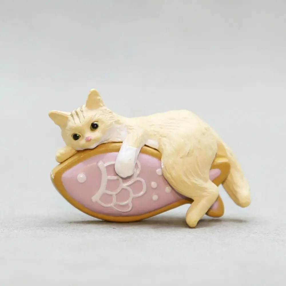 Exquisitas figuritas de gato de borde de simulación, Material de pegatina de refrigerador de gato de resina de dibujos animados, miniaturas de bricolaje, adorno de gato de coche, escritorio