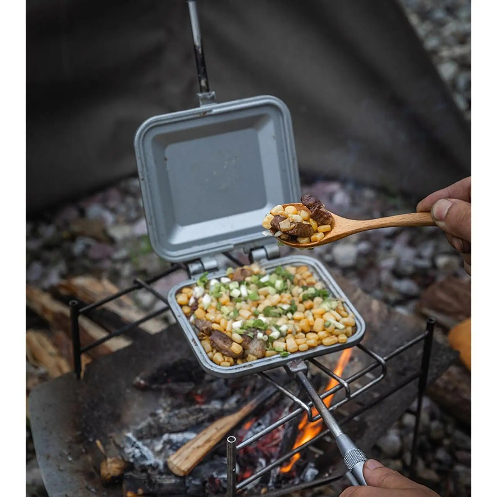 Sandwich Maker with Handles Portable Aluminum Flip Pan for Home Indoor Party Home Frying Hot Dog Plate for Breakfast Pancakes