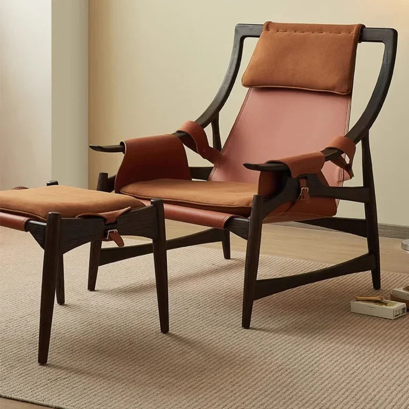 كرسي من الخشب الصلب في العصور الوسطى