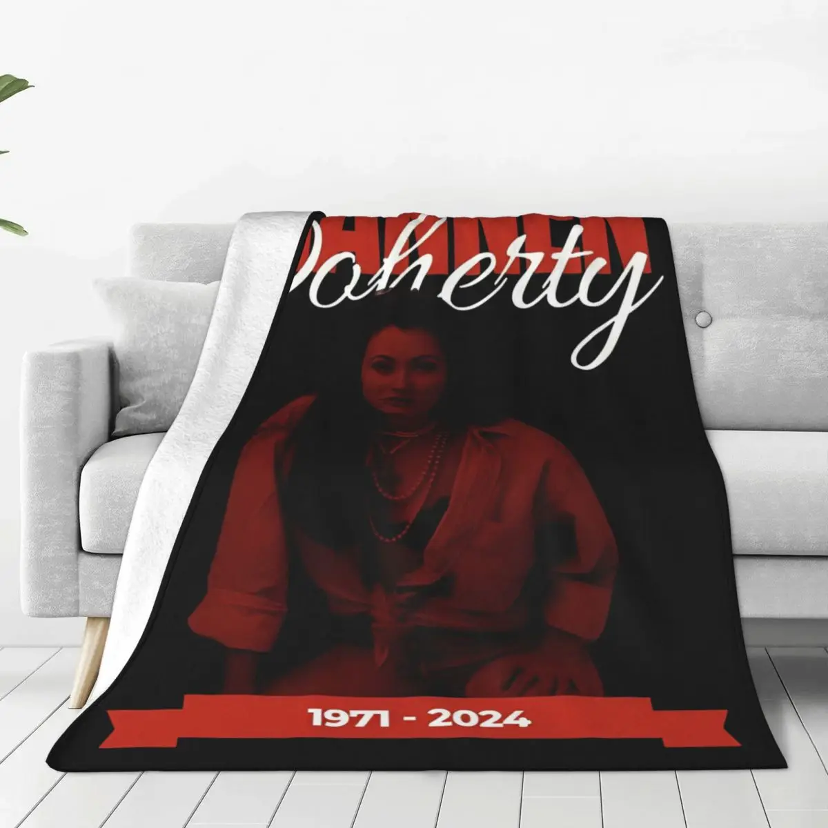 Comfortable 80s 90s Actress Shannen Doherty Retro Style Blanket Merch Bed Decorative Throws And Blankets Soft Coral Fleece Plush