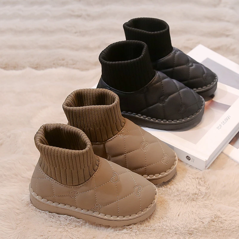 Botas para niñas de color caqui/negro con mangas bordadas, tacón plano, barril bajo, antideslizantes e impermeables y cálidas botas de nieve gruesas de invierno