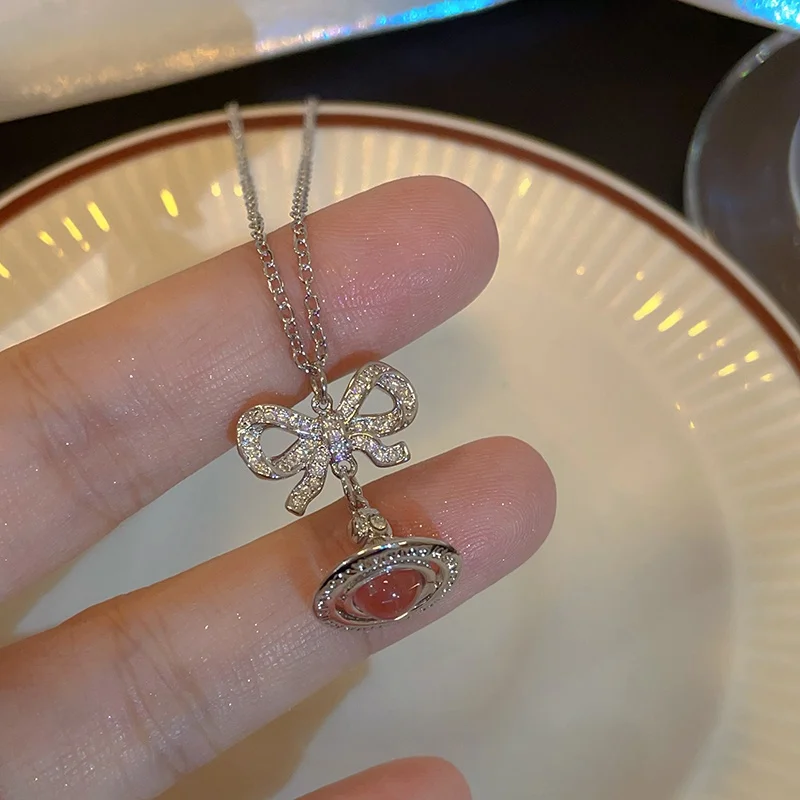 

Sparkled Vnais Nelace Diamond Knot 3D Luxury Light Beautiful Clavicle Chain Alloy Plated Silver G...