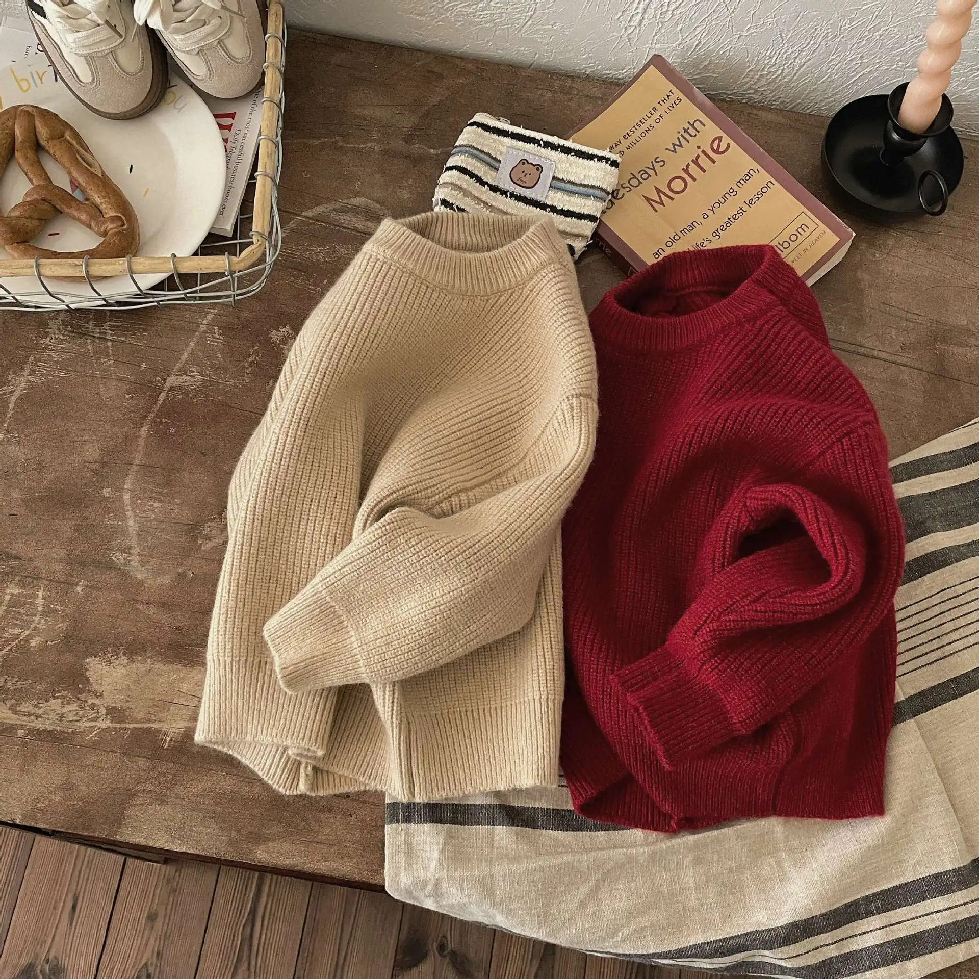 سترة 2025 خريف شتاء جديد ملابس الأطفال الكورية نمط الفتيان والفتيات فضفاضة بلون دافئ مكتنزة البلوز سترة