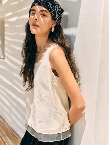 ziqiao 미니멀리즘 스타일 올드 머니 민소매 조끼 탑 여성용 2025 여름 신착 디자인 틈새 셔츠 휴일 25zq92332