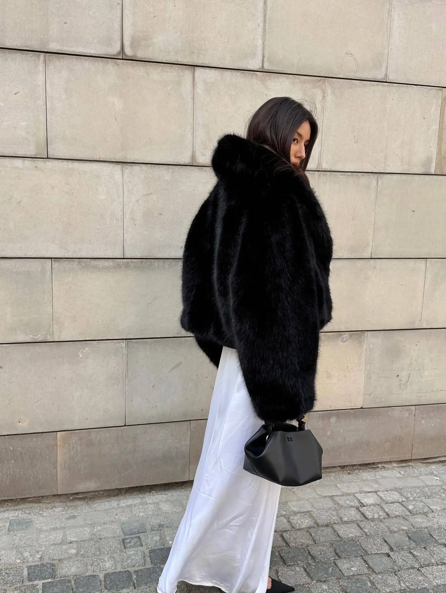 Lautaro Winter Short Thick Warm Shaggy Soft Black Faux Fur Coat Women Shawl Collar 2026 Loose Luxury High Quality Fluffy Jacket