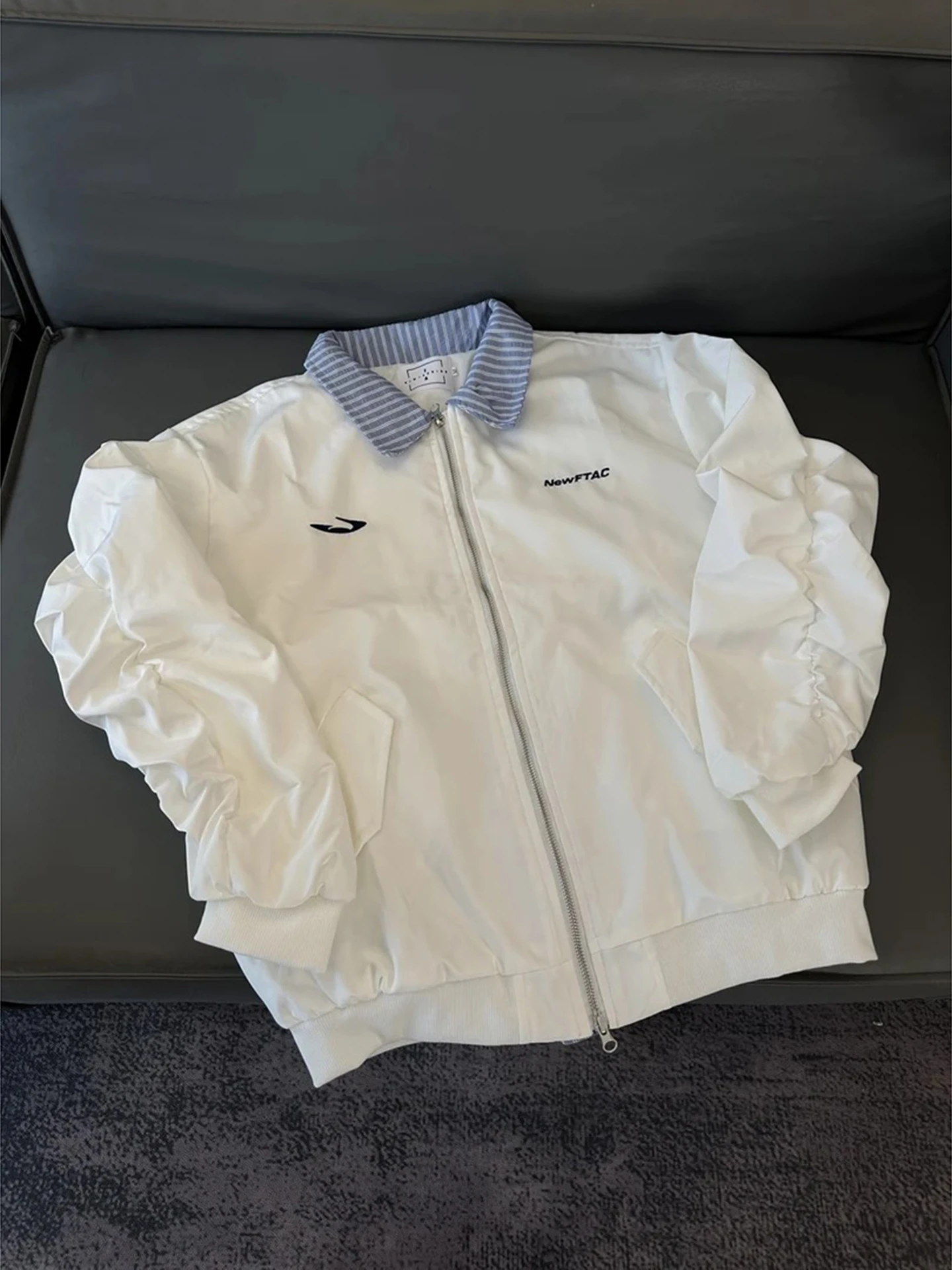 

Белый полосатый лоскутный бейсбольный джет Cleanfit, мужская свободная осенняя верхняя одежда, длинный свеч для пар, застежка-молния