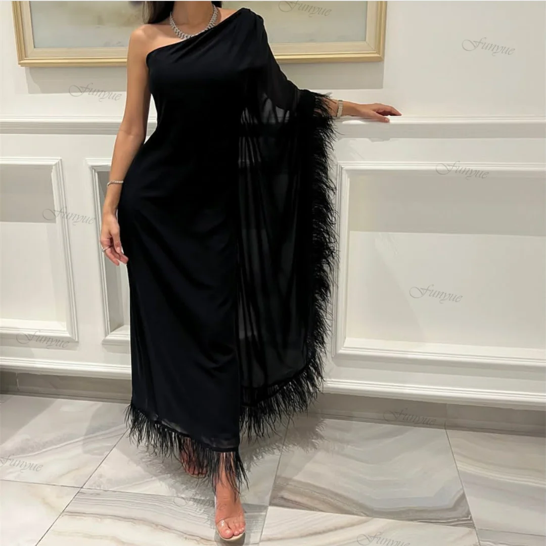 

Stylish Dubai Arabic Black Formal Dress Evening Gowns for Women Party with Feathers Sheath Soft Prom Dresses 2023 فساتين السهرة