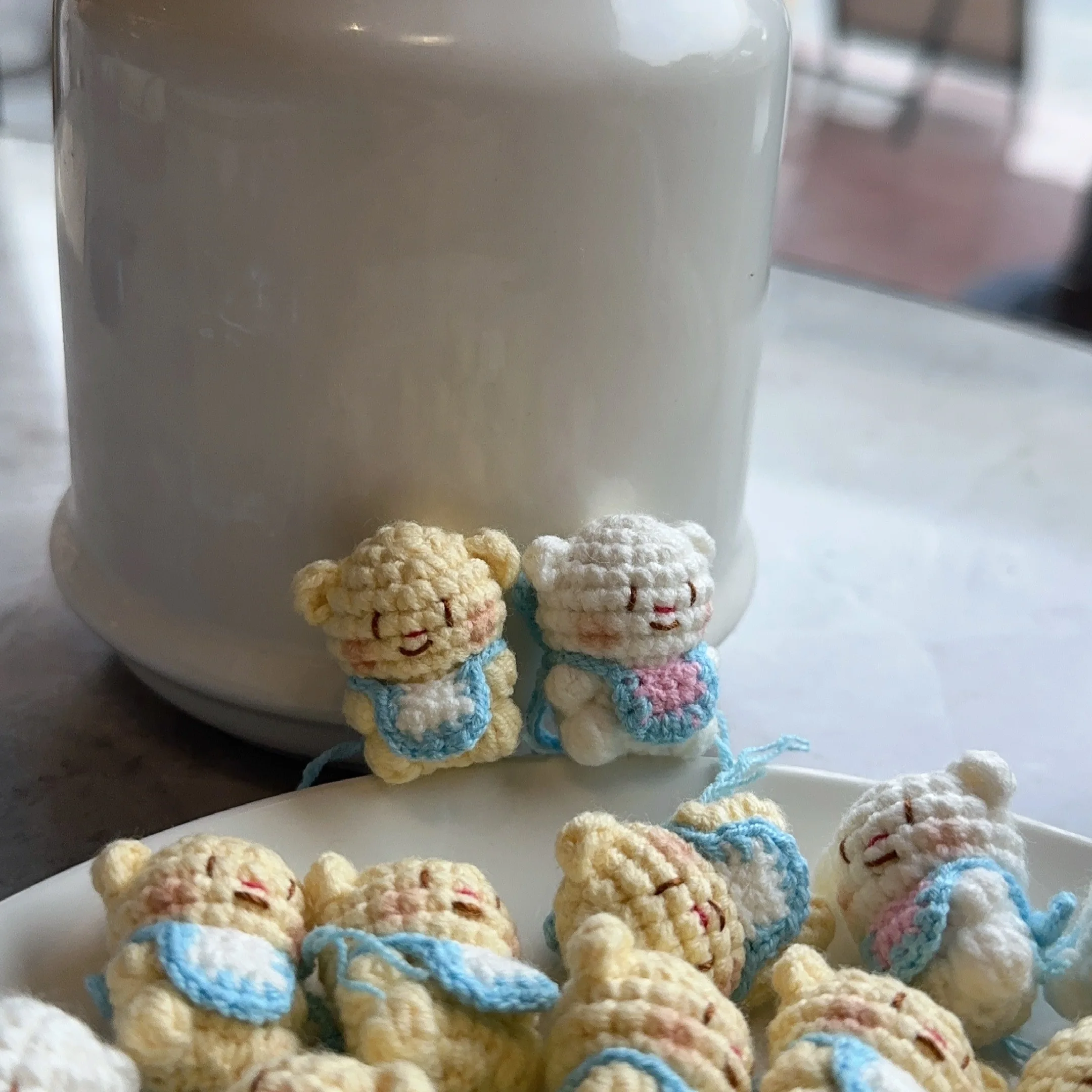 3pcs 3cm So mini Creative Handmade Crocheted Colorful Bears Pendant Wool Woven Keychain Car Bag Boutique Pendant Key Ring