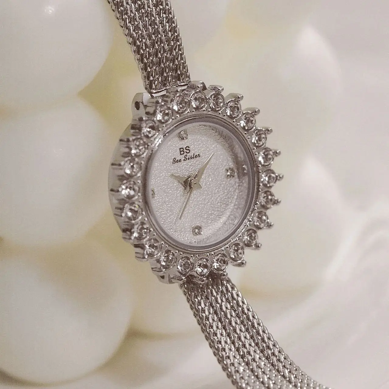 Orologi da donna di lusso alla moda cinturino in grano temperamento diamante quadrante circolare orologio da polso da donna al quarzo orologi impermeabili per le donne