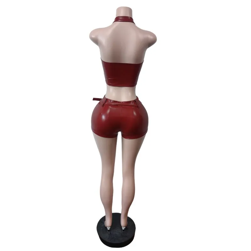 여성용 PU 가죽 투피스 세트 메탈 버클 벨트 지퍼 홀터 백리스 비대칭 탱크 크롭탑 + 그로밋 반바지 슬림 슈트