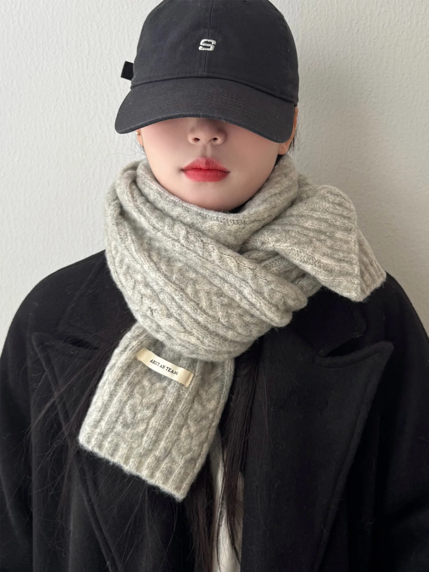 グレーの厚手ウール混紡スカーフ レディース 冬 2025 新作 韓国風 暖かい 学生向け おしゃれ ネックウォーマー スカーフ