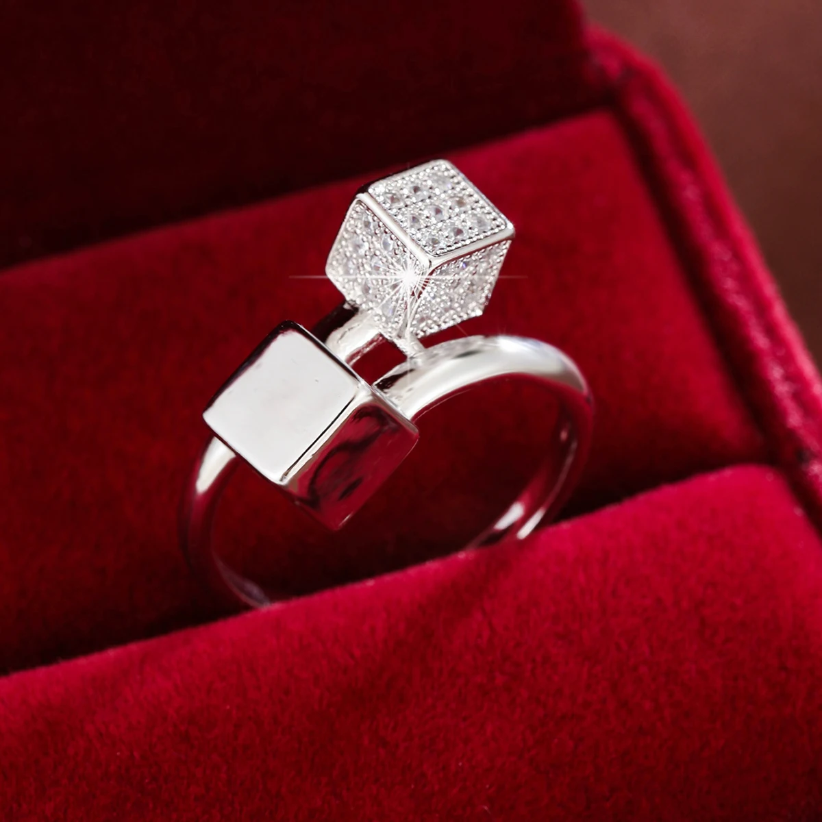 خاتم بتصميم هندسي مربع عصري من الزركونيا الاصطناعية خاتم نحاسي نسائي للحفلات اليومية