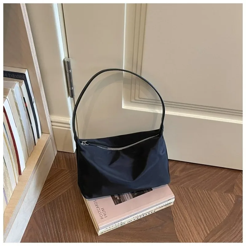 CEEKAY Damen-Umhängetasche, Rot, Nylon, Leichtgewicht, Handtasche mit Reißverschluss, für den täglichen Pendelverkehr, lässig, minimalistisch – Detail 12