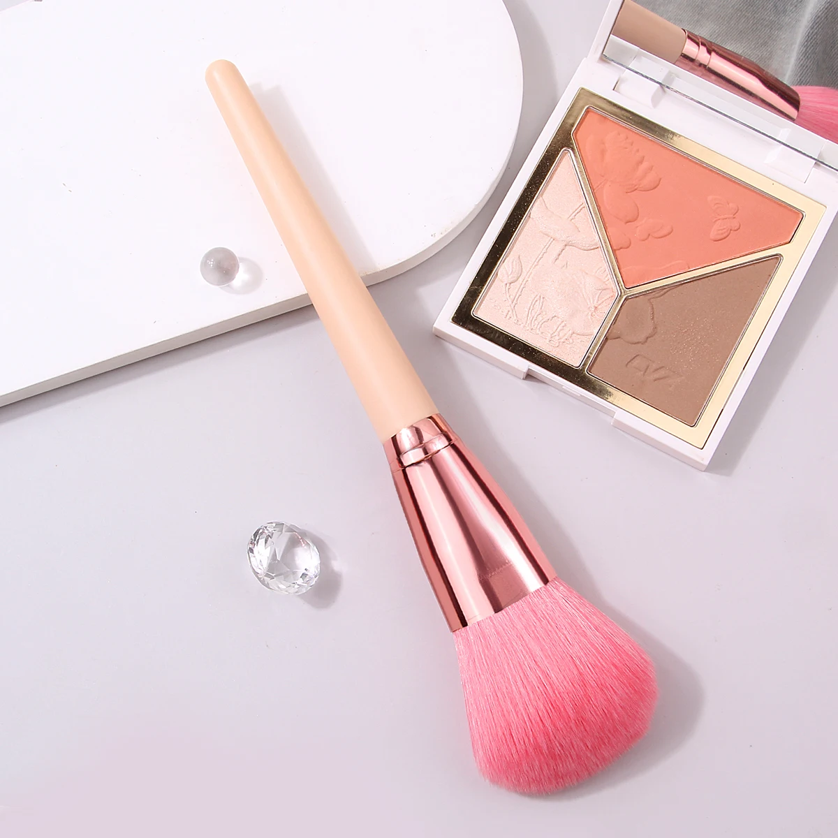 Professional Multi‑Purpose Powder Blush Brush,Comfortable Cosmetic Tool for Makeup Lovers & Beginners