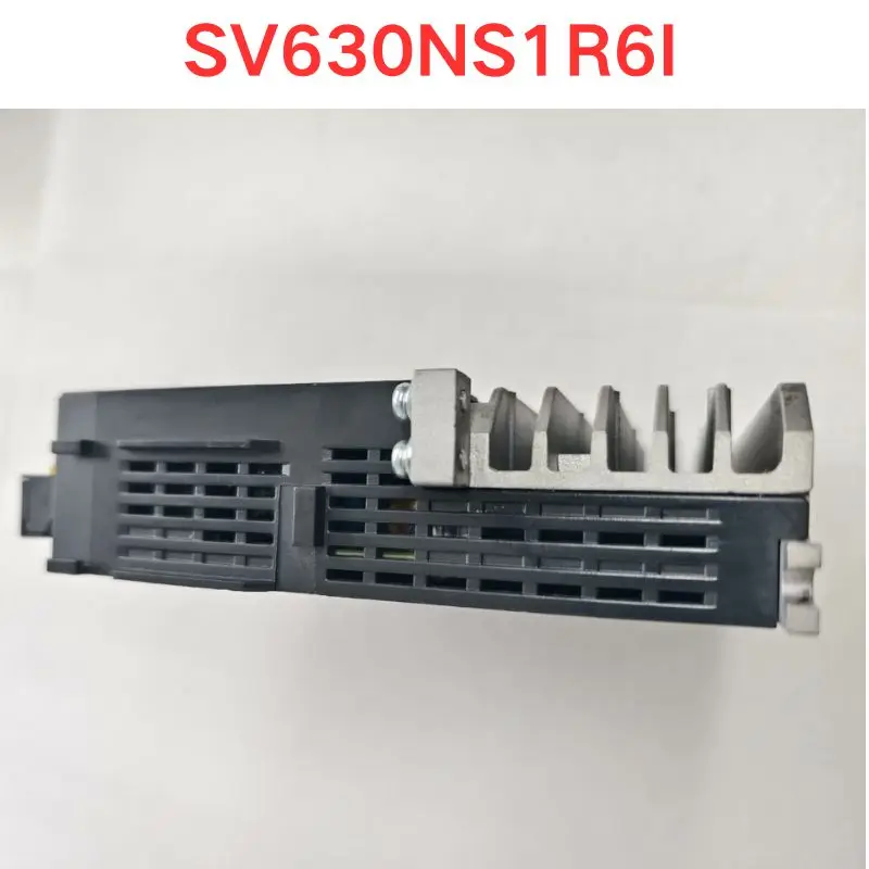 Servoaccionamiento de 200W, SV630NS1R6I, prueba de segunda mano OK