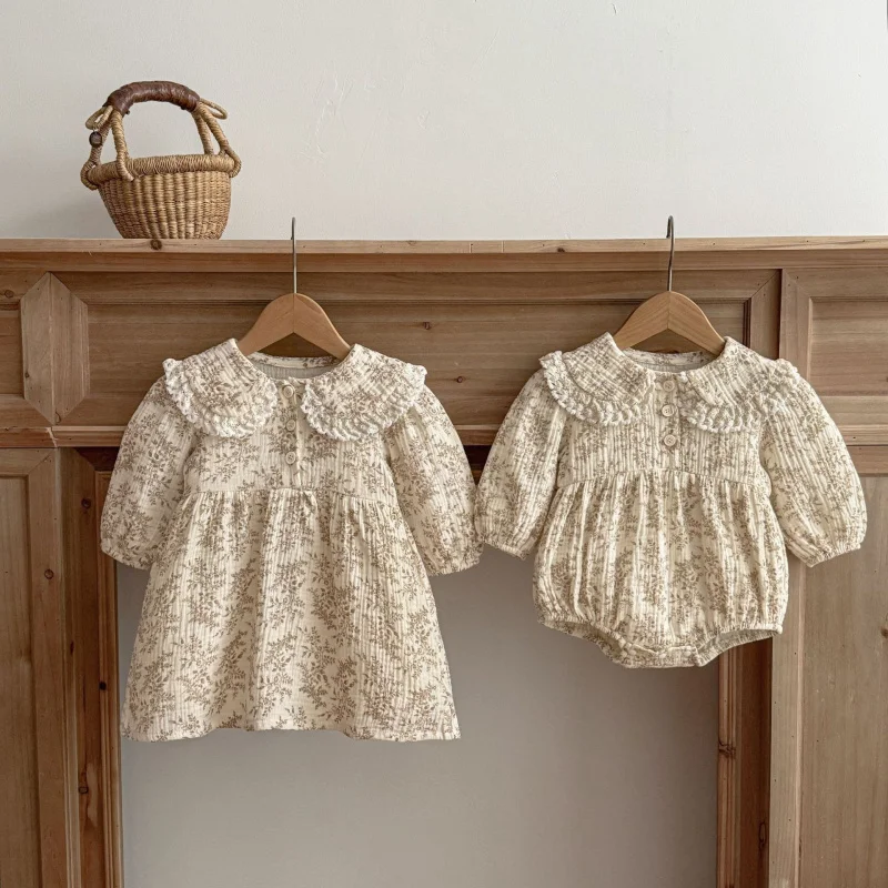 

Весенне-осеннее хлопковое платье для девочек с цветочным принтом, детский комбинезон, платье с кружевным воротником и длинными рукавами, комплект для сестер.