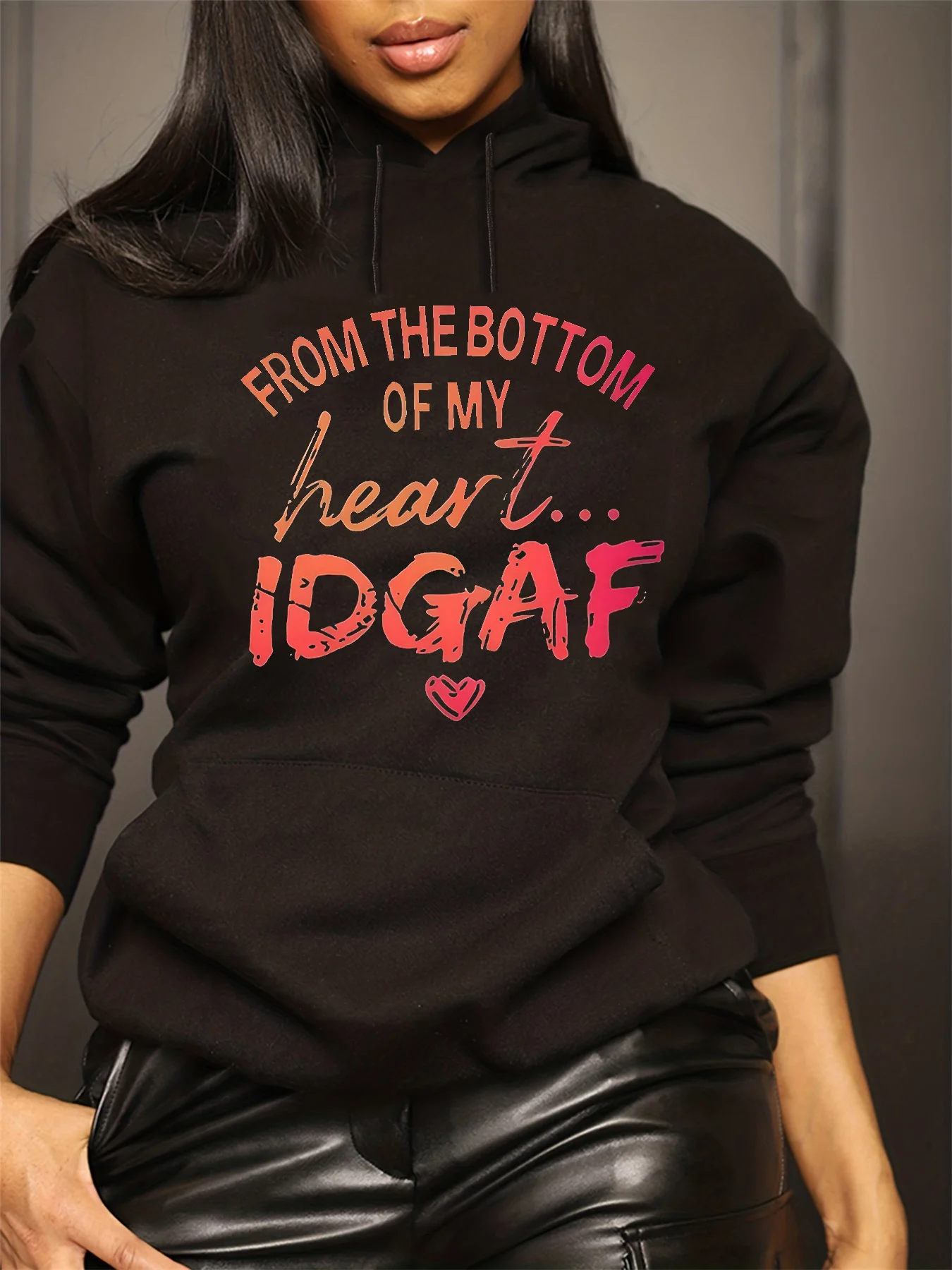 سترة نسائية للخريف والشتاء دافئة وفضفاضة كاجوال بنمط حروف مطبوعة مخملية بأكمام طويلة وغطاء للرأس #1