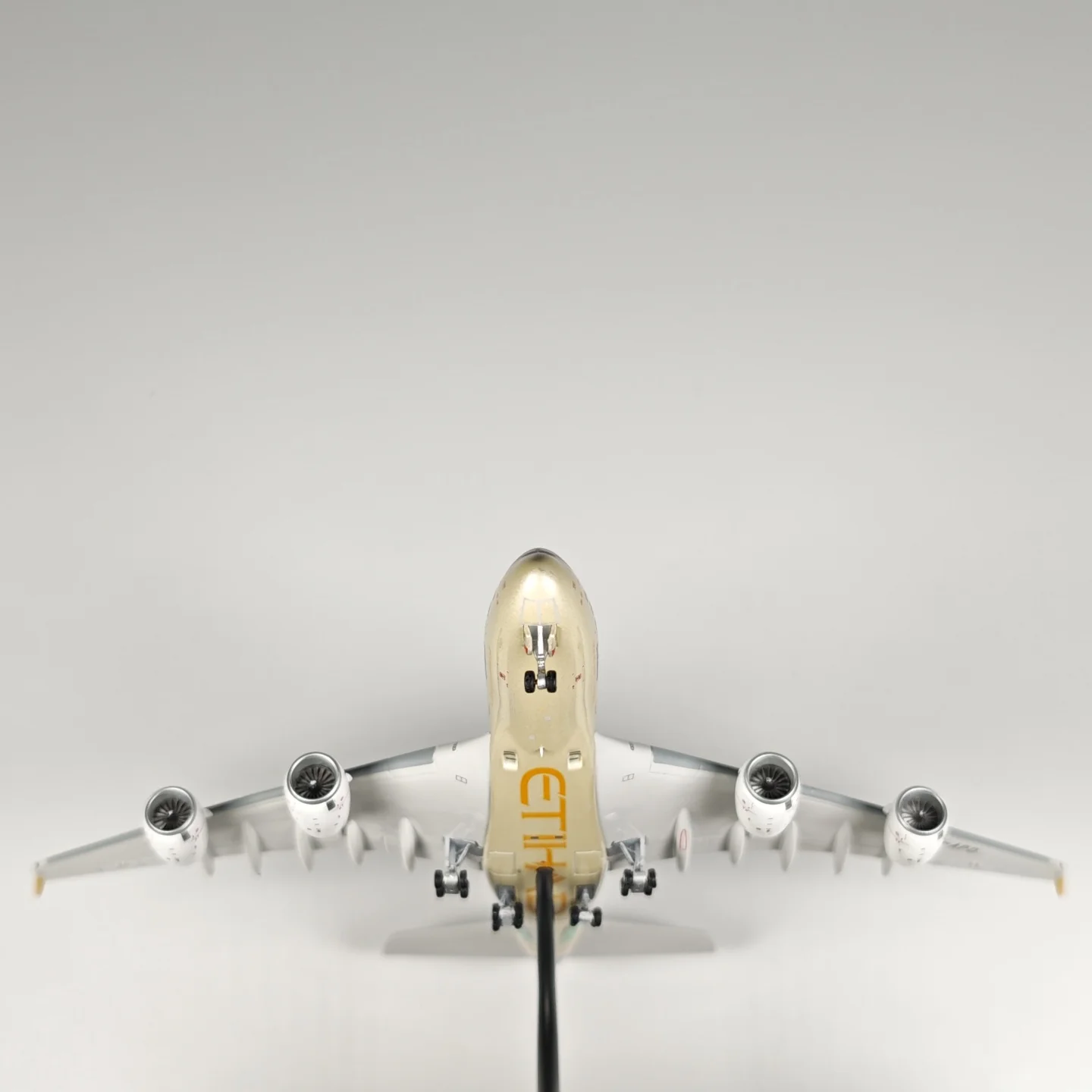 نموذج طائرة AV4293 1/400 Etihad A380 A6-APD (مطلي كوري) نموذج طائرة معدات الهبوط من سبيكة قابلة للفصل