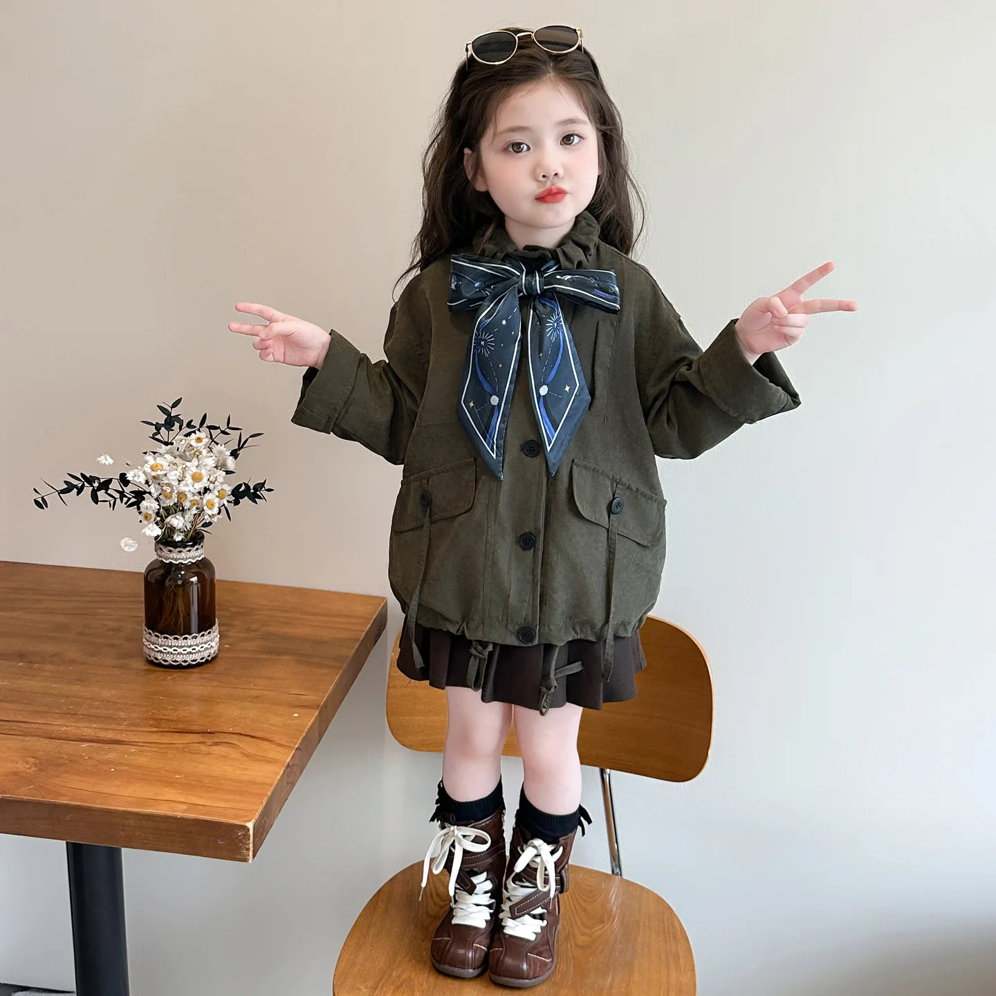 Girls' Korean retro trench coat for spring and autumn 2026 new fashionable children's super good-looking jacket