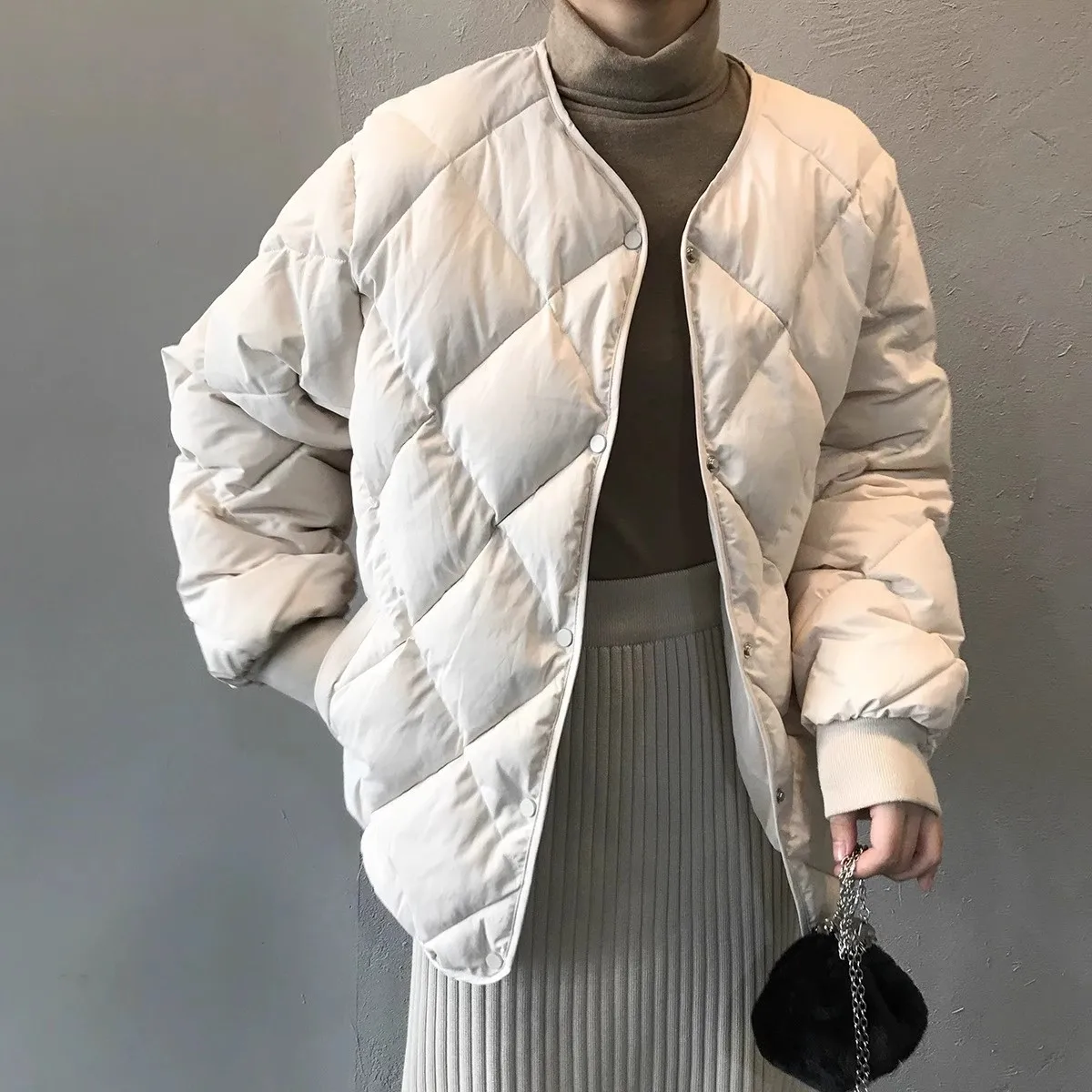 

2025 Winter Thiened Diamond Pattern Cotton Jaet Women's ort Sle Downl Collar Korean Version Loose Fit Zipper Closure