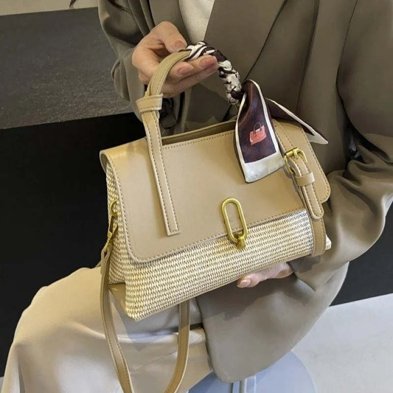 

Popular Women's Handbag: Genuine Leather Tote Bag By Famous Designer - Classic Elegant Shoulder Style