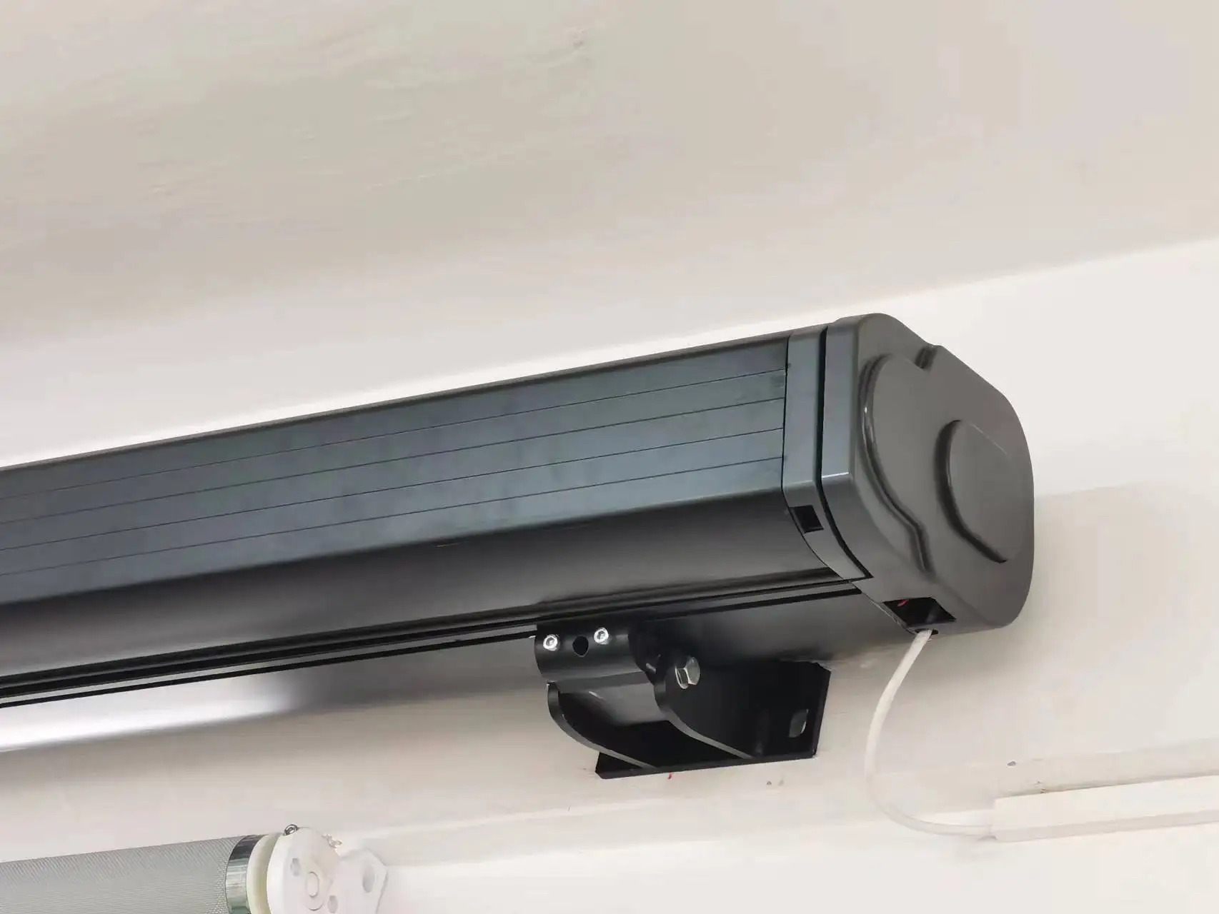 Modern Heavy Outdoor Retractable Electric Awning Full Cassette Design Aluminum Alloy Frame Motorized Waterproof