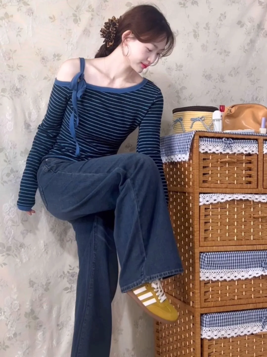 

Vintage Striped Long Sve T-irt Women's Slim Fit oulder Sle Korean Version Autumn Winter Sexy Spicy Girl Wind irt