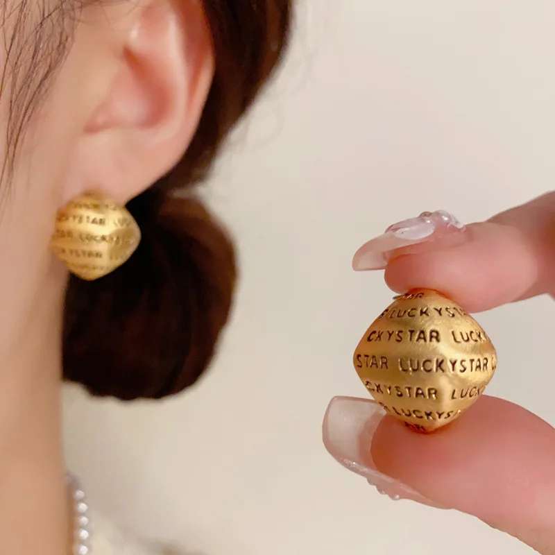 الفرنسية الرجعية المعادن هندسية إلكتروني الأذن ترصيع s925 الفضة إبرة أزياء بسيطة تنوعا تصميم أقراط النساء