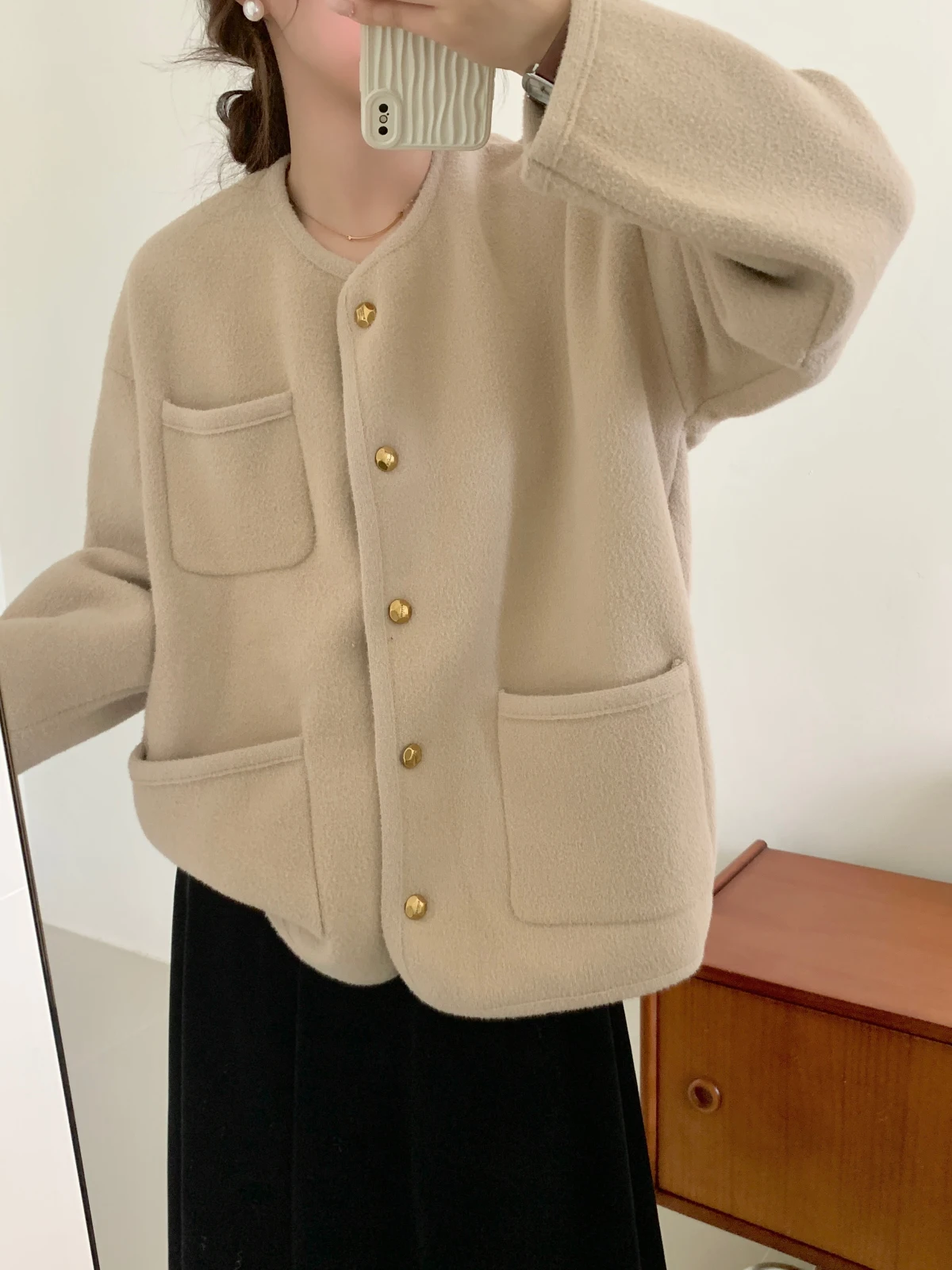 

Теплый вязаный удлиненный свитер для женщин на осень-зиму, модный, с золотыми пуговицами, облегающий, свободный, с высоким воротником, на одной пуговице...