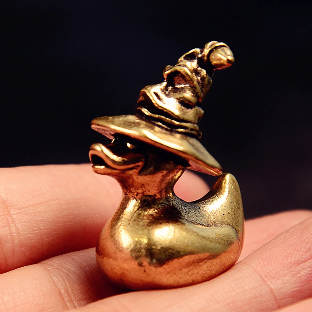 Mini Brass Duck Statue Cute Animal with Witch Hat Figurine Vintage Golden Craft Desktop Home Office Fengshui Decor Ornament Gift