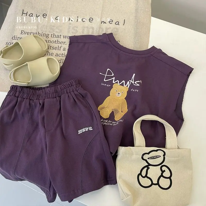 

Детский комплект для мальчиков без рукавов с фиолетовым медведем, новинка 2024, модный красивый летний топ без рукавов для малышей из чистого хлопка, комплект из двух предметов