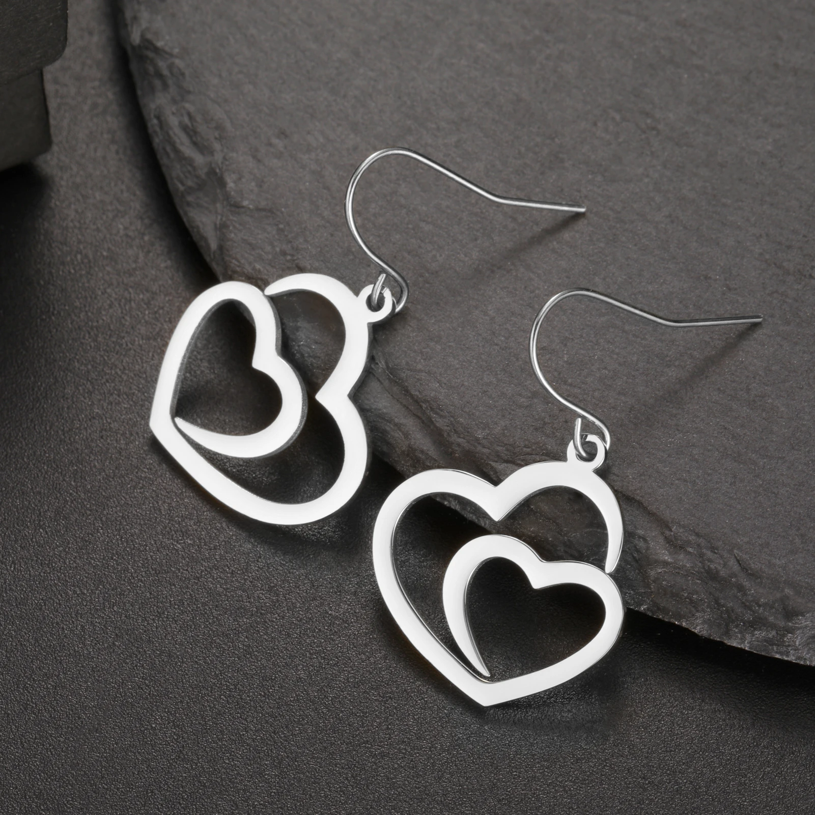 COOLTIME Doppelte Liebesherz-Tropfenohrringe für Damen aus Edelstahl ﻿ Goldfarbene modische Hochzeitsohrringe, Schmuck, hübsches Geschenk – Detail 12