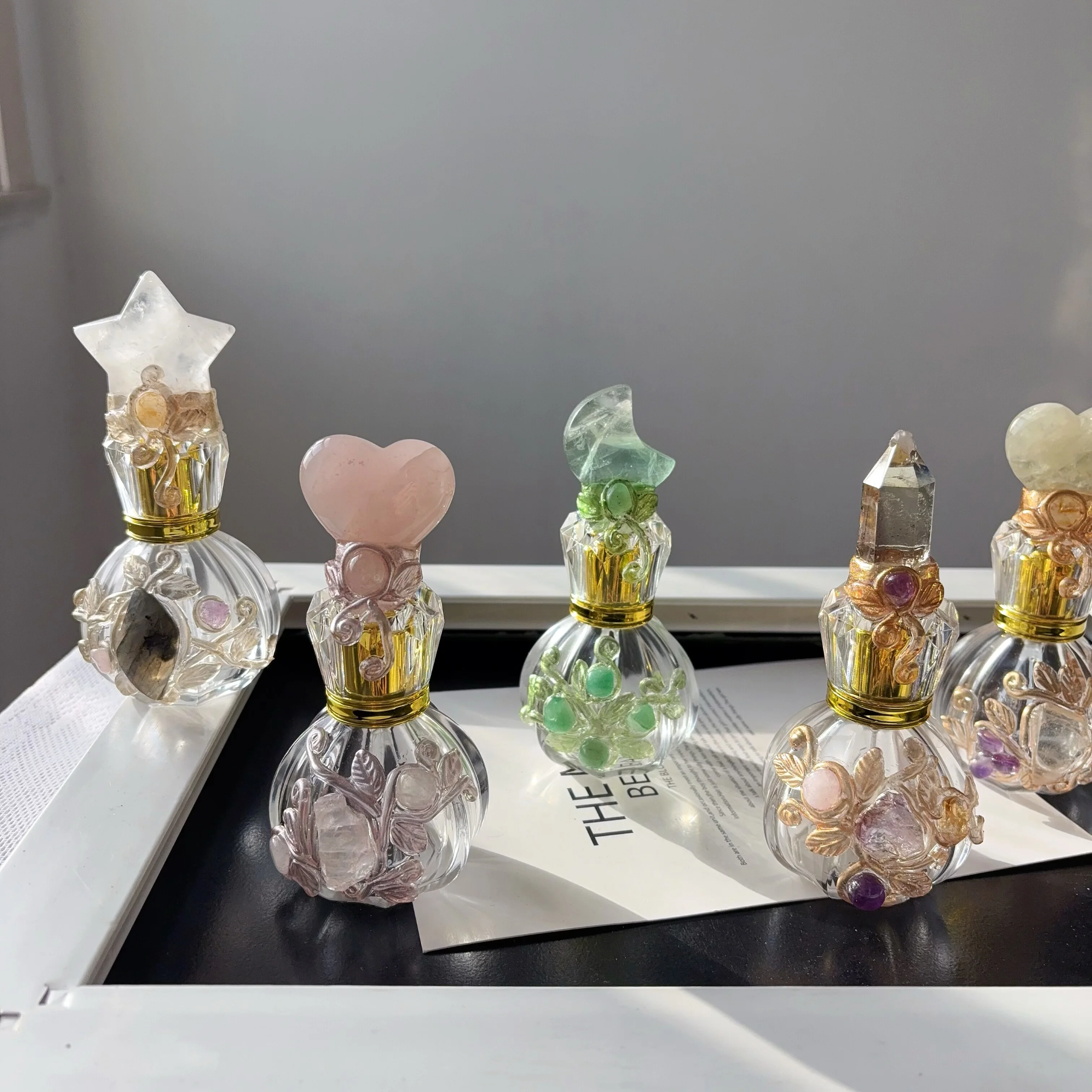 

Натуральный кристалл для промышленного производства: флаконы для парфюмерии, подарочная упаковка, украшения, декоративные изделия, порошковые кристаллы, звезды, луны, скипетры.