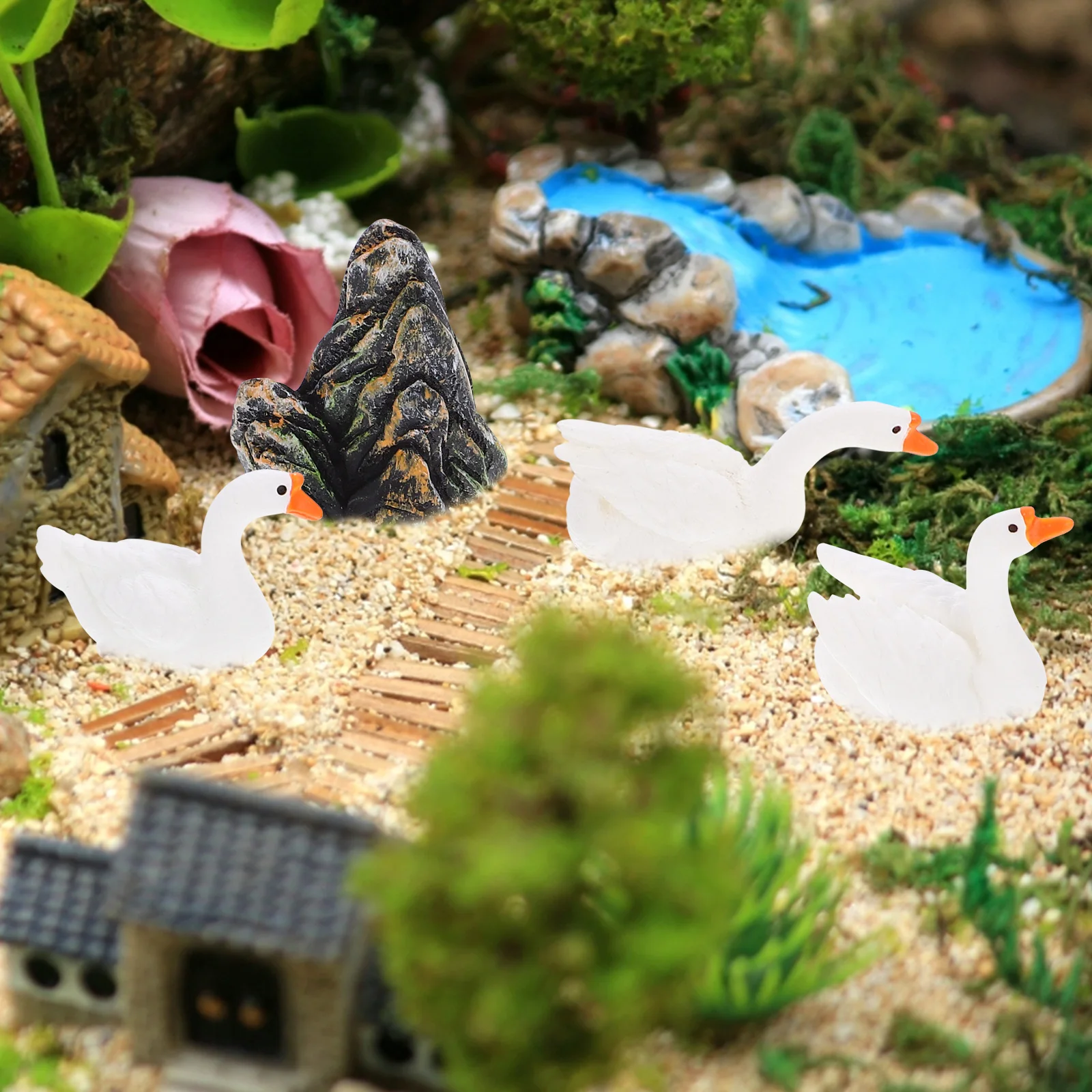 

White Goose Statue Adorable Decor Outdoor Duck Figurine Decoration Resin Small Garden
