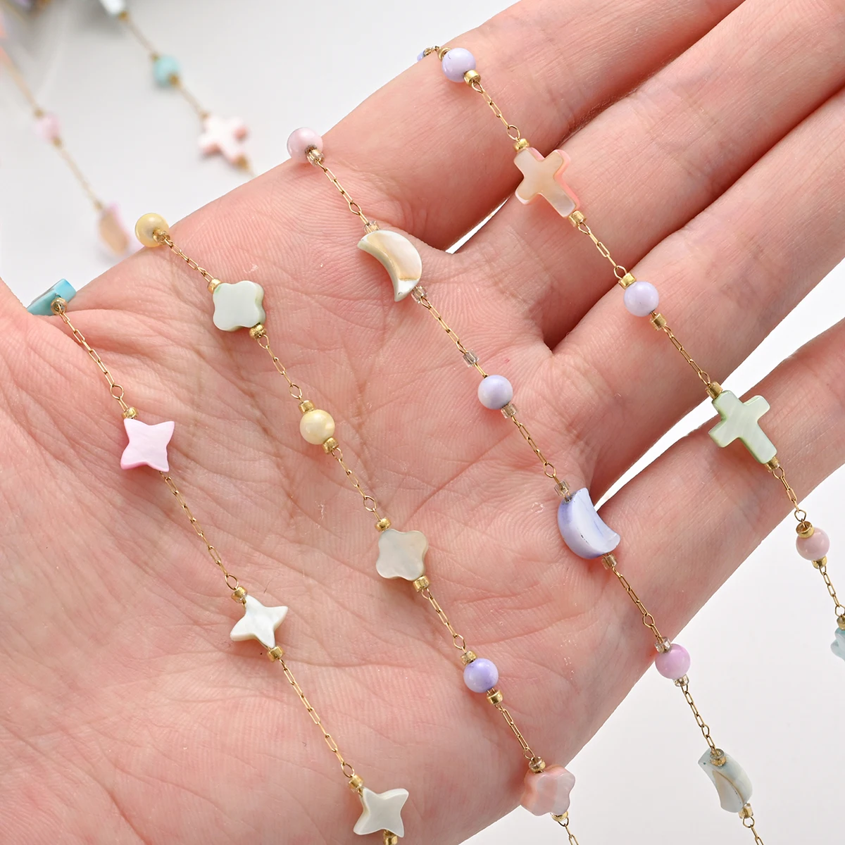 1 pièce Bracelet coloré en coquillage naturel, motif lune, trèfle et croix, avec chaîne à maillons en acier inoxydable, pour femme, collier ras du cou, bracelet de cheville, bijoux, cadeaux