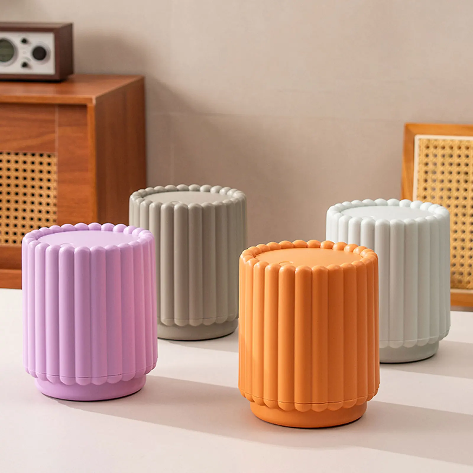 

Мини-мусорное ведро с откидной крышкой, настольный контейнер для мусора с широким отверстием, маленький контейнер для отходов для дома и офиса, ведро-урна для мусора