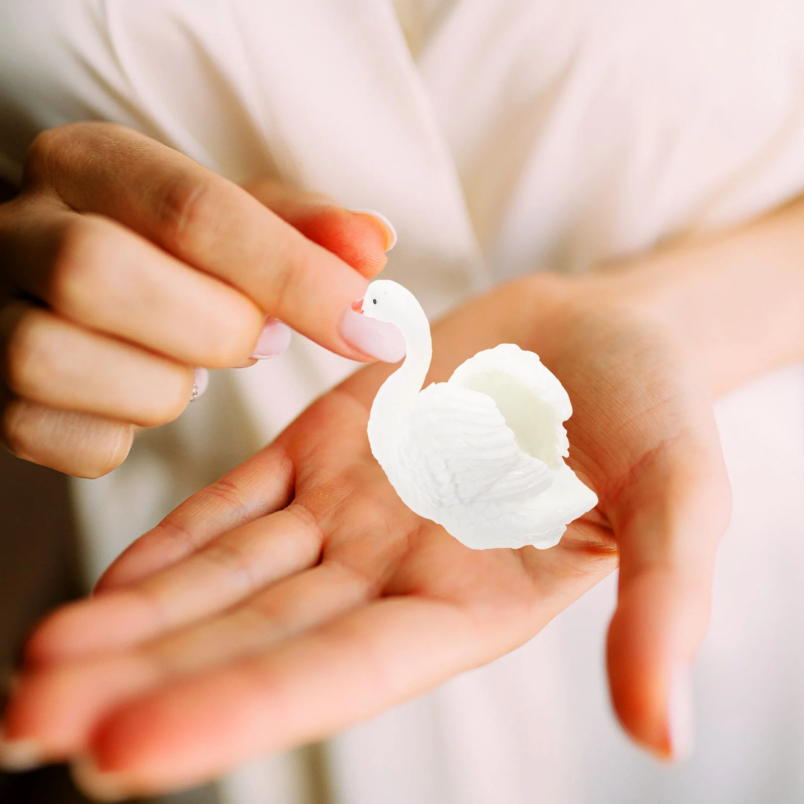 

8Pcs Mini Swan Decor Resin Figurine Realistic Shape Fine Craftsmanship Micro Landscape Bonsai Tabletop Party Favors Gardening