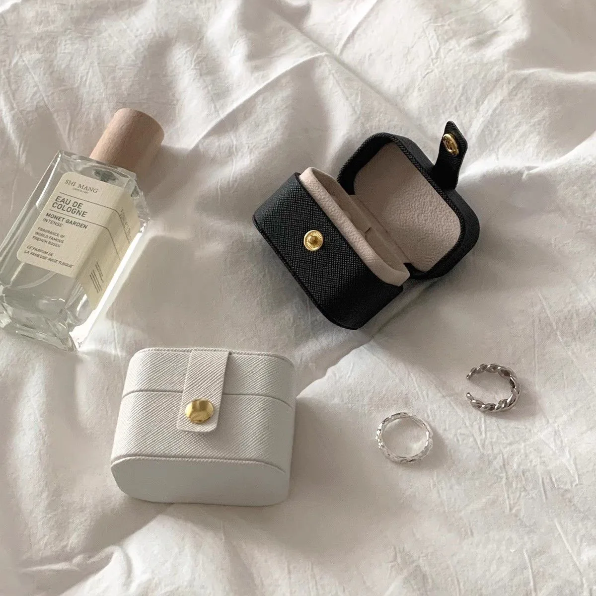 Mini Tragbare Schmuck-Aufbewahrungstasche Reise-Etui aus Leder für Ringe, Halsketten und Ohrringe Organizer Geschenkbox