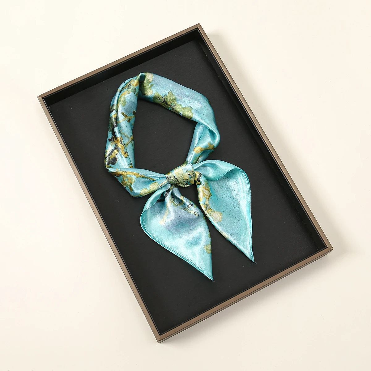 60*60cm sciarpa quadrata di marca di lusso moda spiaggia donna testa di seta avvolgere primavera estate scialle signore Foulard Bandanna